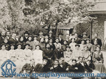 Al. Spendiaryan and A. Chekhov with the amateur choir of Yalta (Yalta, 1902)